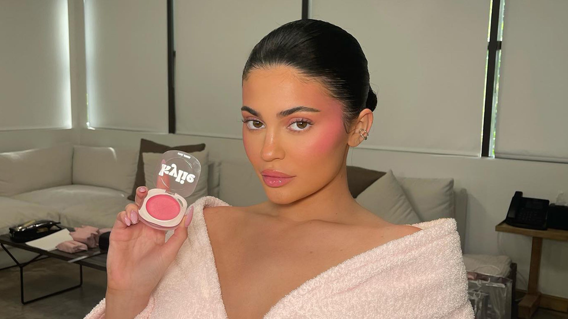 apotek Wow Forfærde The Kylie Jenner Blush Trend for July 2022 | Makeup Trend | Alison Jade