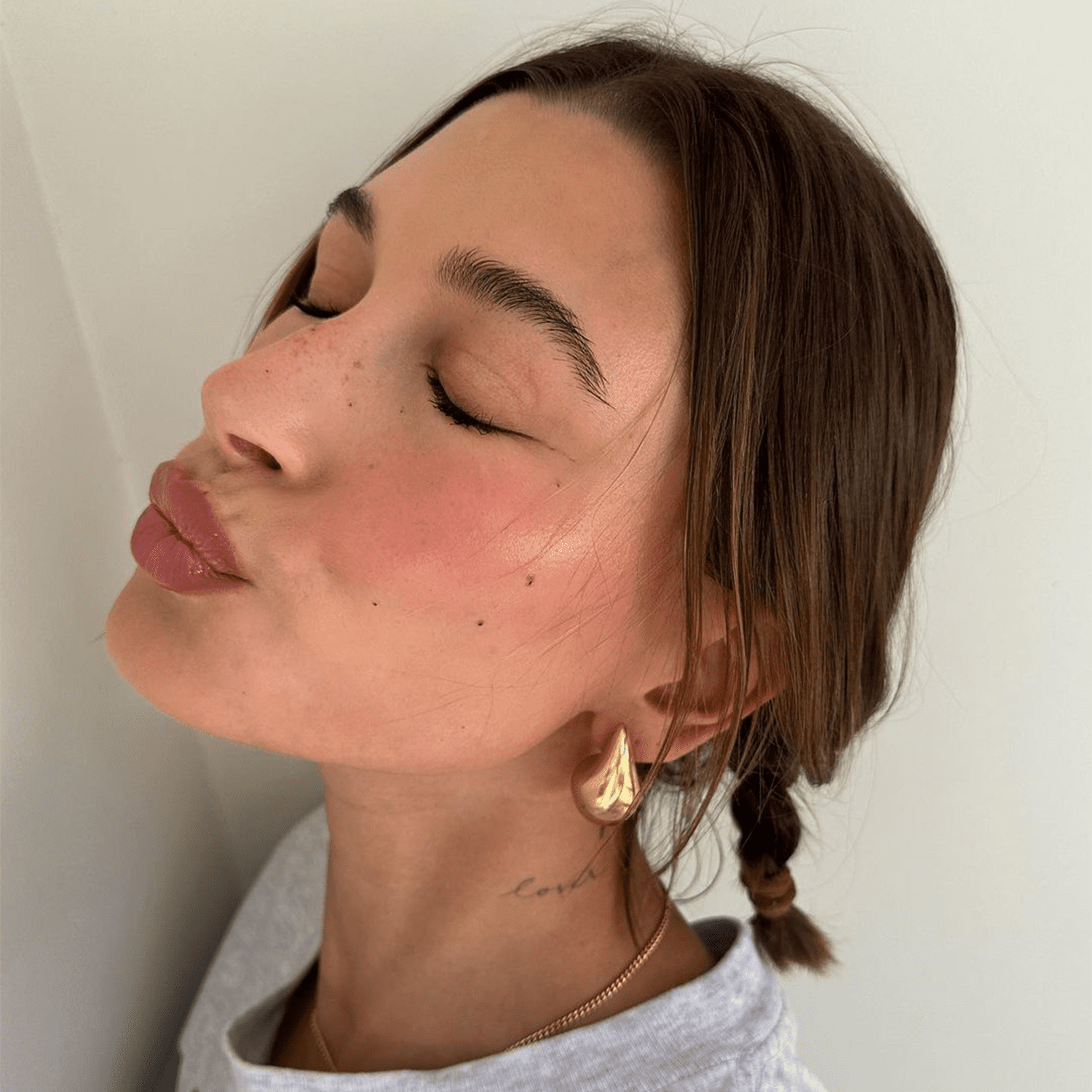 Strawberry Makeup Look: Tiktok Tutorial - l1aql13