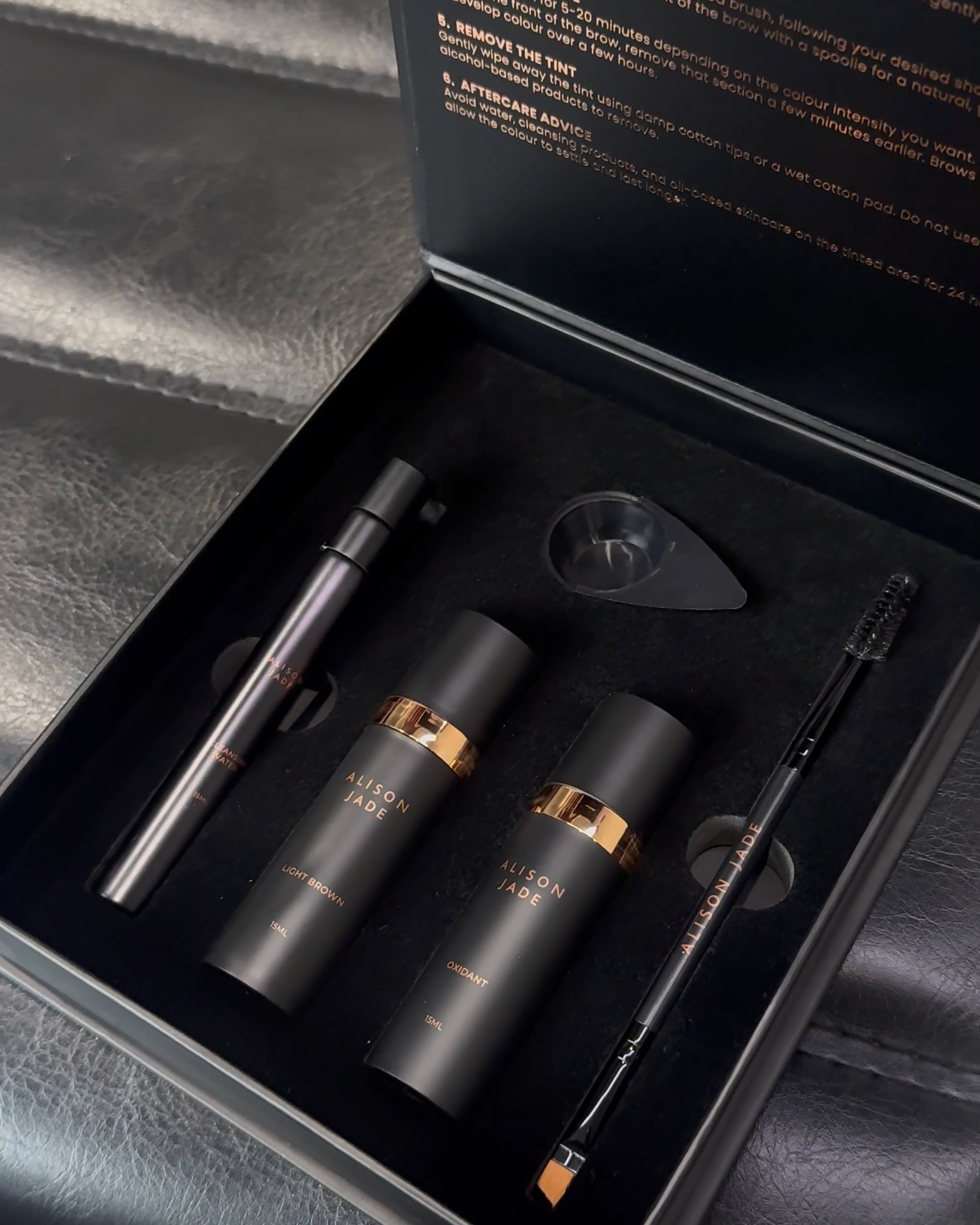 Why Everyone Is Packing Brow Tint for European Summer 2026